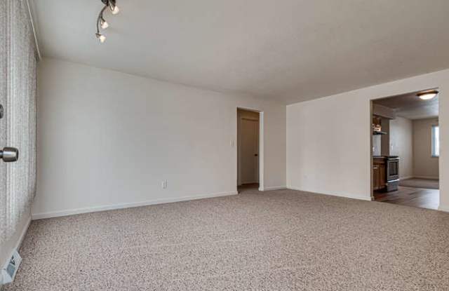 16907 West 11th Avenue Gallery 2