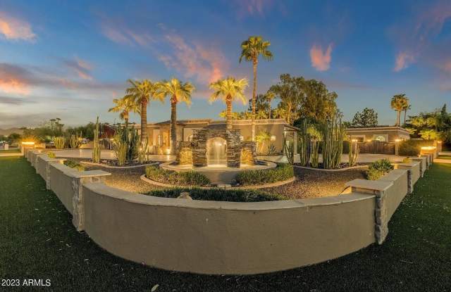 STUNNING. MODERN LUXURY OASIS In Scottsdale- 4 Bed/3 Bath plus Casita photos photos