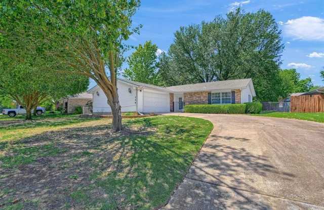 746 Hillside Drive - 746 Hillside Drive, Sherman, TX 75090