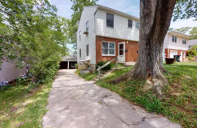 AVAILABLE AUGUST 1st! 3 BEDROOM DUPLEX, AMAZING LOCATION! - 2635 Hunt - 2635 Hunt Street, Ames, IA 50014