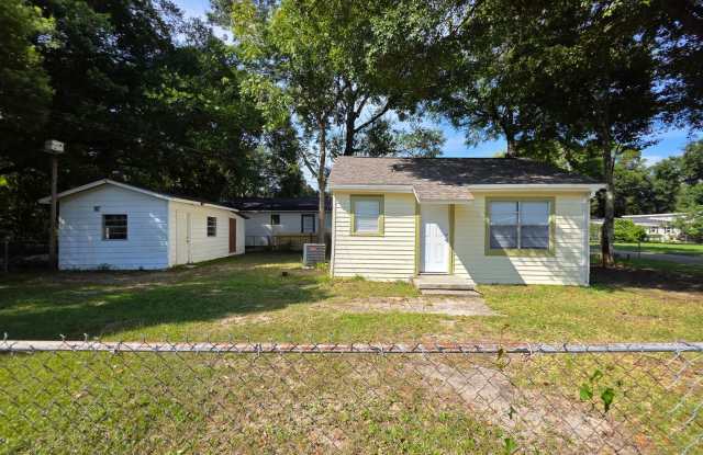 Cute 2BR/1BA House on Corner Lot photos photos