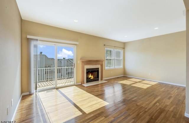370 Summerhill Dr Gallery 1