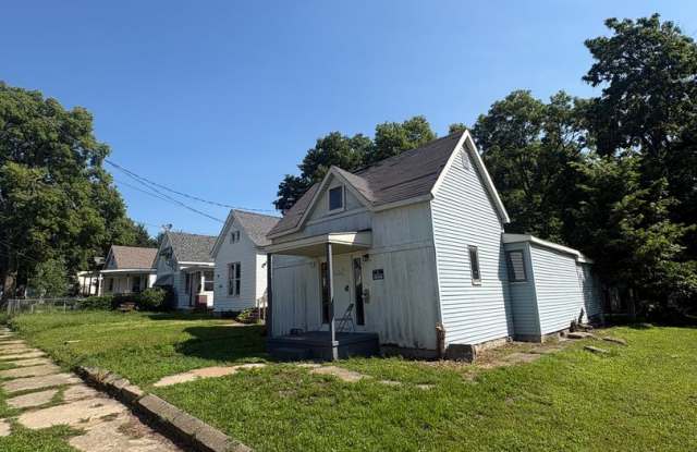 2 Bedroom 2 bath home with outdoor space - MOVE IN SPECIAL 50% off first month's rent photos photos