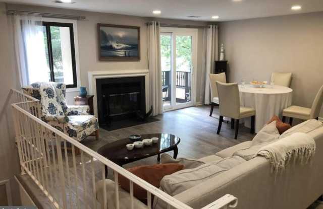 9753 HELLINGLY PL #19 Gallery 1