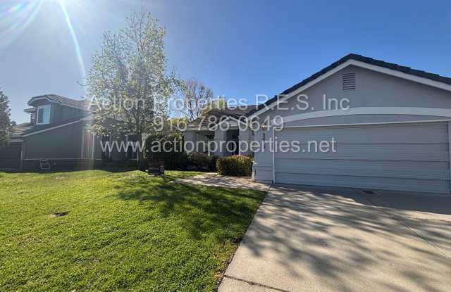 Rocklin: Single Story, Corner Lot 3 Bedroom 2 bath  LVP Flooring, fenced yard, fireplace Gallery 3