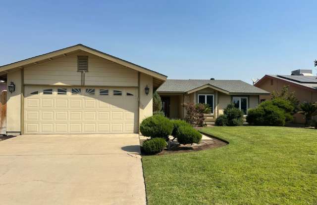 Charming 3 bedroom 2 bathroom home located in North Hanford photos photos