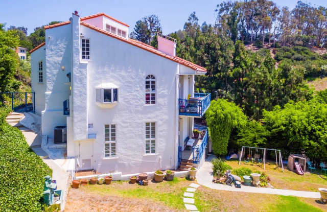181 SURFVIEW Drive Gallery 2