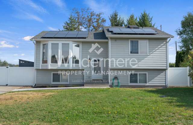 4-Bedroom 2 Full Bath Home In The Valley - Solar - Pellet Stove - Pet Friendly photos photos