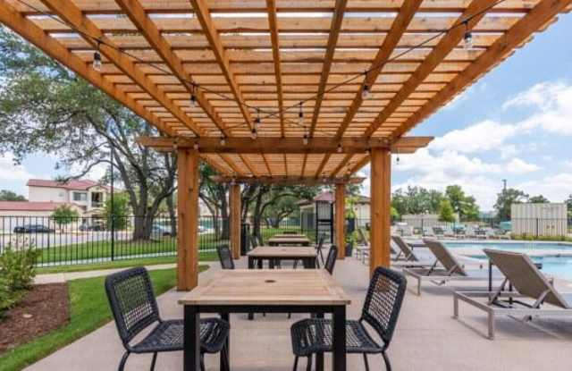 9289 N Lake Creek Pky Gallery 2