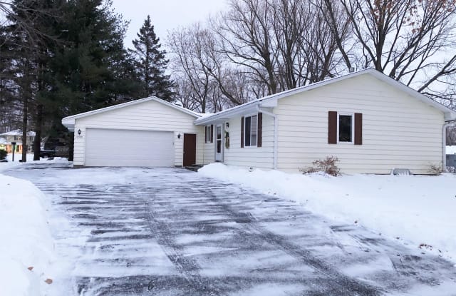 17399 Barberry Circle - 17399 Barberry Circle, Eden Prairie, MN 55346