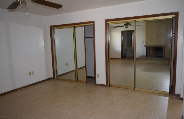 1809 E HARMONT Drive Gallery 4