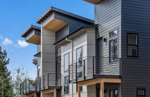 Pristine BRAND NEW Modern 2-bd/2-bath Condo in Redmond, OR! photos photos