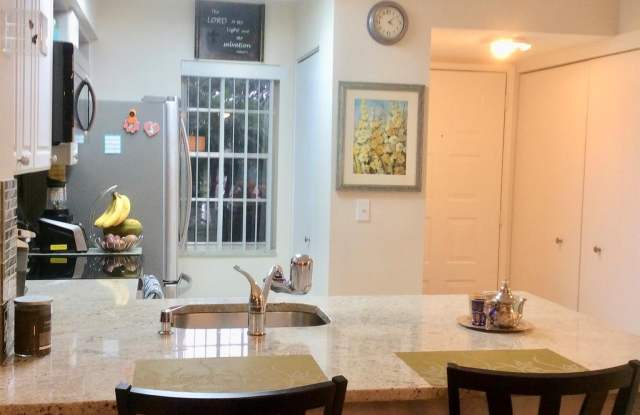 2220 N Cypress Bend Drive Gallery 3