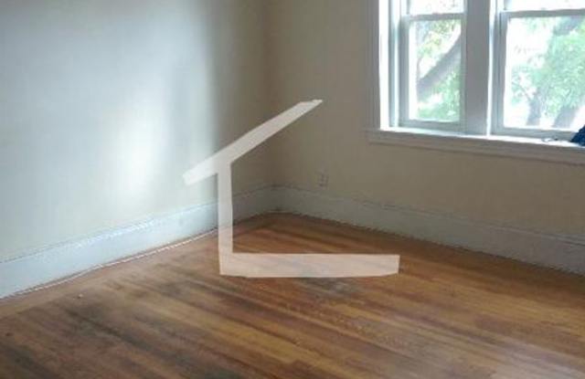 Charming 1 Bedroom-No Broker Fee Gallery 1