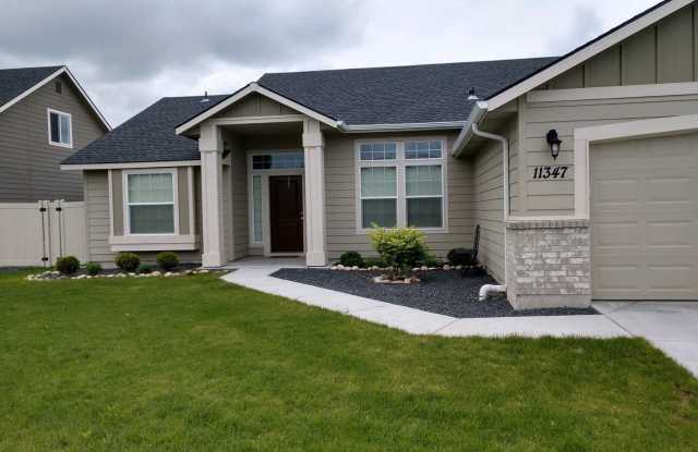 Immaculate Home in Pristine Meadows! - 11347 West Hidden Point Street, Star, ID 83669