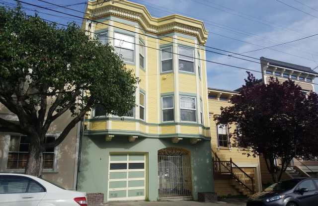 1542 Baker Street Gallery 1