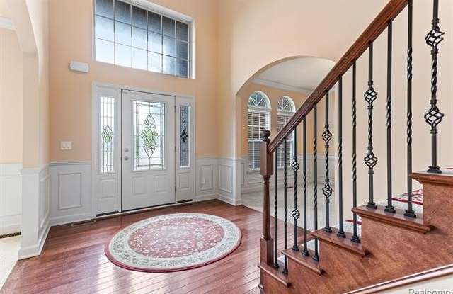 16636 VICTORIA Court Gallery 2