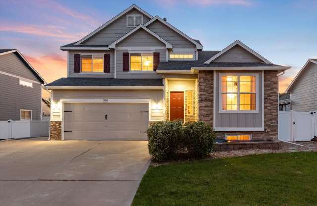 Spacious 4 Bedroom Home in Great Location photos photos
