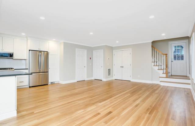 81 Cos Cob Avenue Gallery 4