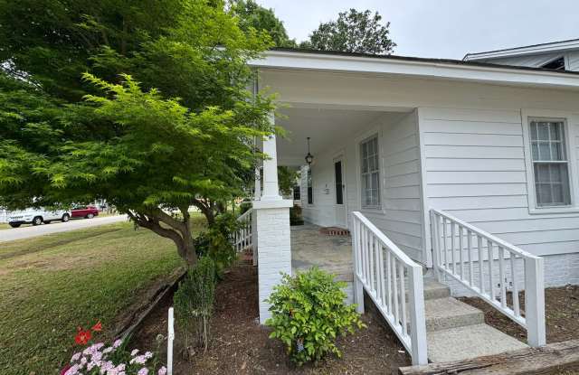 Downtown Living with Spacious Backyard Gallery 4