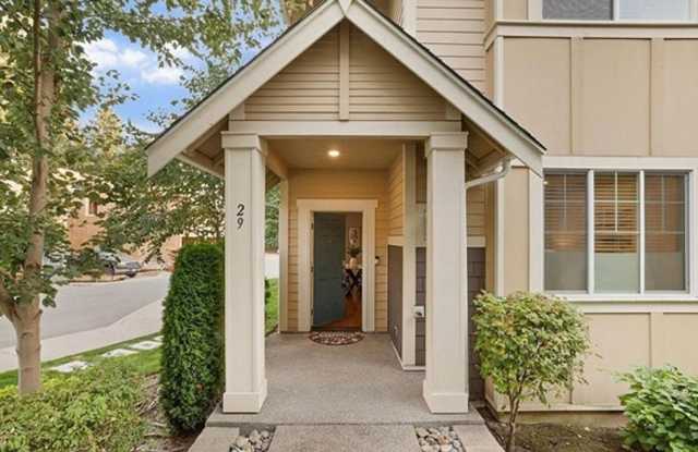 Air Conditioned Beautiful Home in Lynnwood Gallery 3