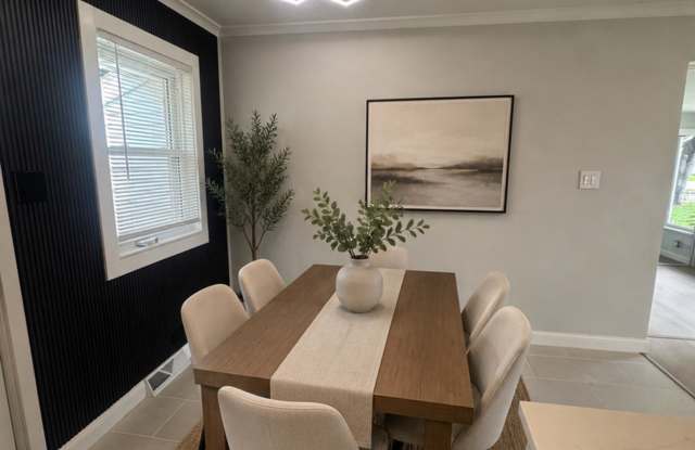 8718 Plainfield Road Gallery 4