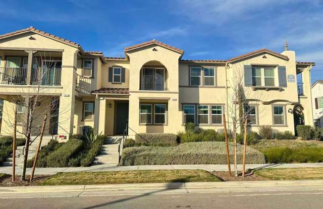 3 BEDROOM HOME FOR LEASING IN Ontario photos photos