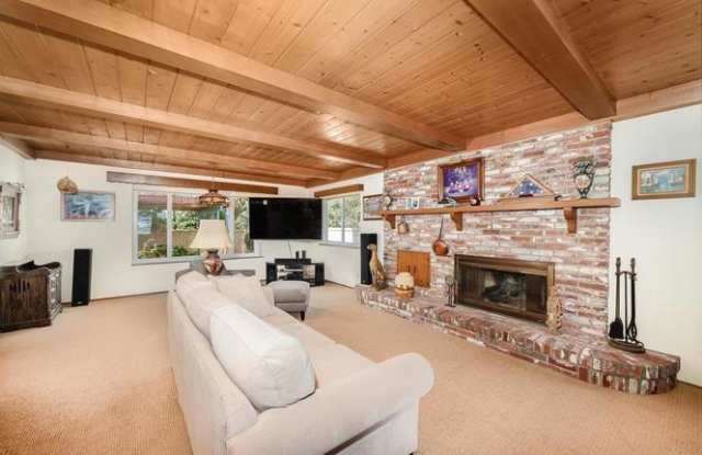 5421 Los Robles Drive Gallery 3