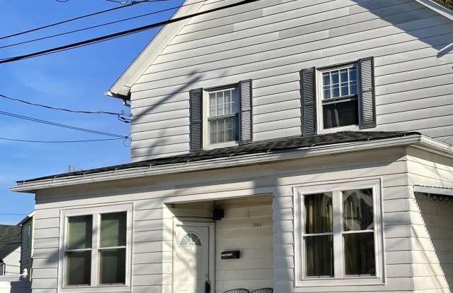 1064 Lincoln Street Gallery 1