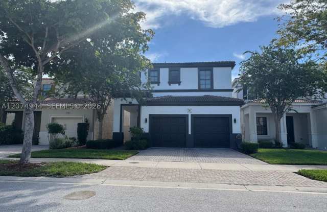 19301 NE 8th Ct Gallery 1