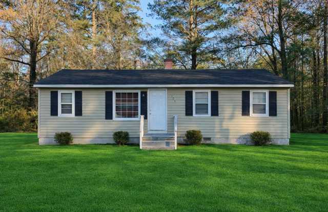 Quaint home located in City Limits photos photos