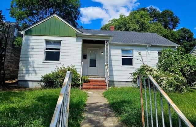 3 bed house in Fulton Hill! Enjoy the beautiful neighborhood, central hvac, laundry, yard! photos photos