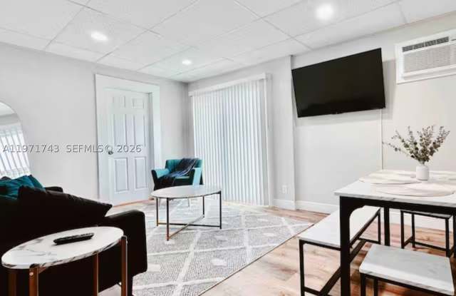 308 NE 8th Ct Gallery 4