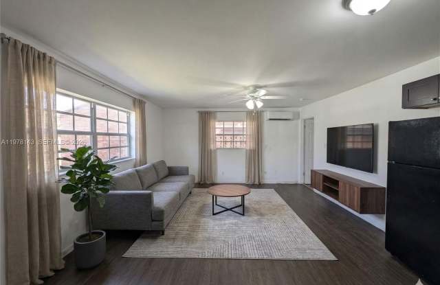 232 SW 23rd St photos photos