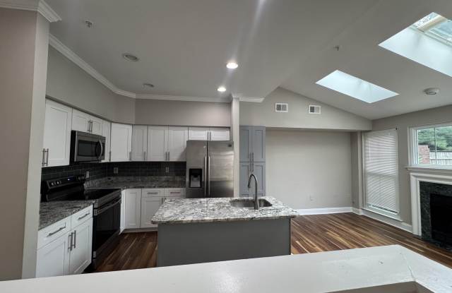 44194 SHADY GLEN Terrace Gallery 4