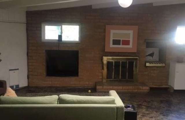5329 Wilkinson Ave Gallery 3