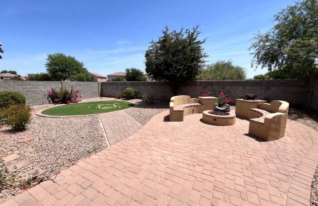 4 bed with sleek backyard! photos photos