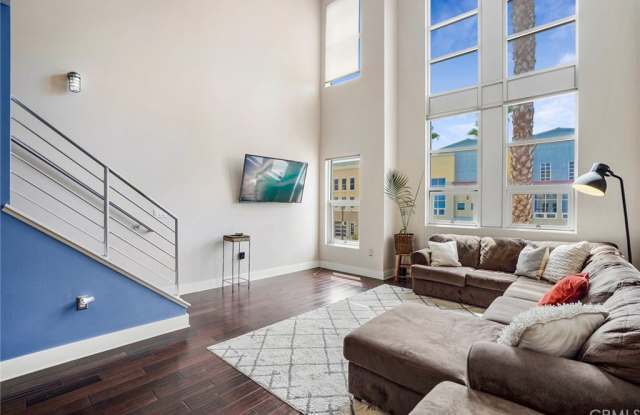 909 E Santa Ana Boulevard Gallery 3