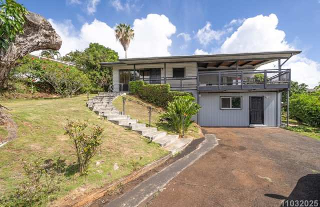 Immaculate, Renovated 1BR/1BA/1 compact pkg unit downstairs in the Single family house. - 99-1061 Manako Place, Aiea, HI 96701
