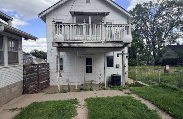 1336 S 25th Ave - 4 Bed/2 Bath in Columbus Park | Hardwood Floors, Full Appliance Package, Detached Garage Gallery 4