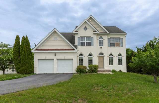 5 Bed, 3.5 Bath, Single Family Home in Martinsburg, WV photos photos