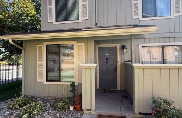 Spacious townhouse in gated community of Sparks. Gallery 1