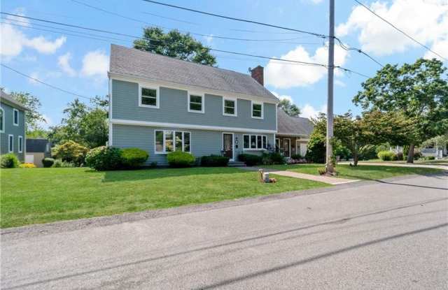 21 Clifton Road - 21 Clifton Road, Bristol County, RI 02809