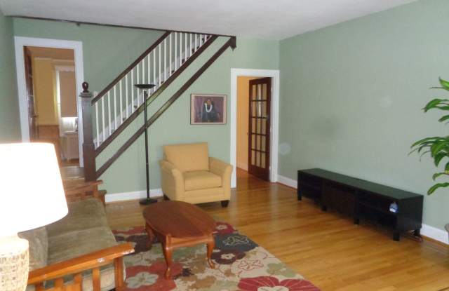 310 Drew St. 2 Bedroom, 1 Bath Townhouse near Bayview Gallery 4
