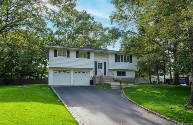 30 Clematis Street - 30 Clematis Street, Port Jefferson Station, NY 11776