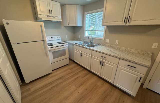 (248) 2 Bedroom Town Home w/ Hook-ups Gallery 4