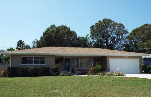 609 PINELAND AVENUE - 609 Pineland Avenue, Belleair, FL 33756