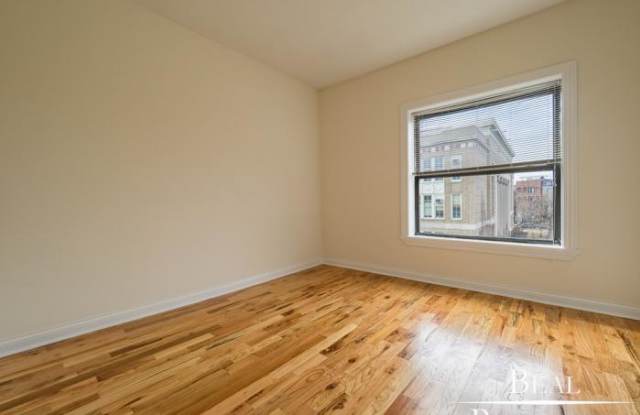 823 W Waveland - 823 West Waveland Avenue, Chicago, IL 60613