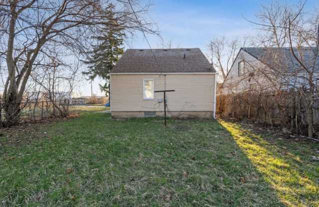 Beautiful 3 Bedroom 1 bath - $1,200 Gallery 4