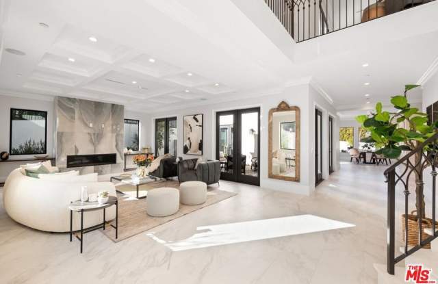 4351 Vanalden Ave photos photos